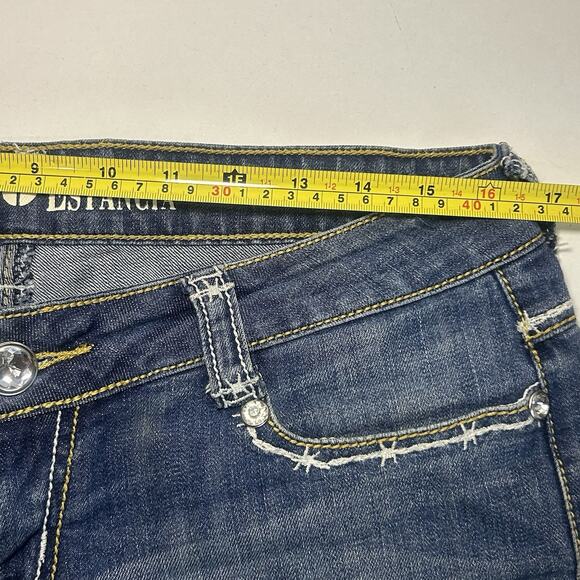 Rancho Estancia Women’s Denim Shorts Size 28 Southwestern Cross Embroider Jewel - Picture 7 of 8